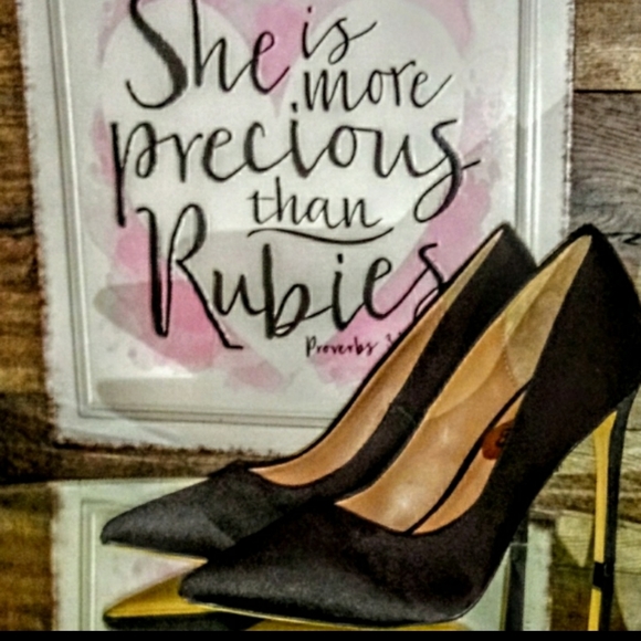 Call It Spring Shoe Size 8 Satin Point Toe EUC - Picture 6 of 10